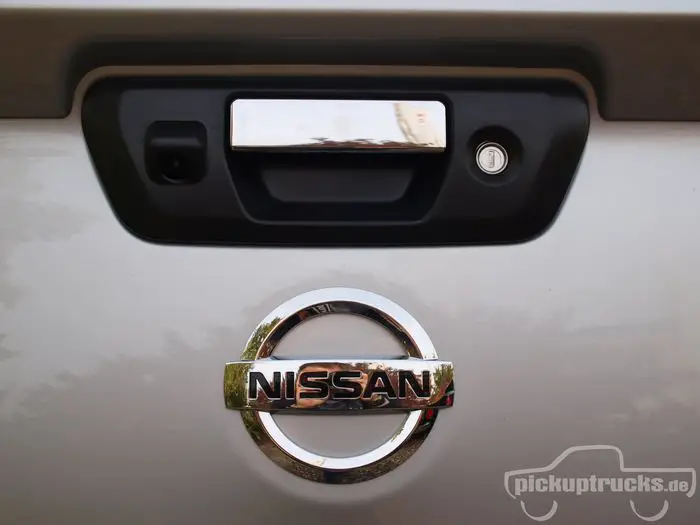 Nissan Navara NP300-09